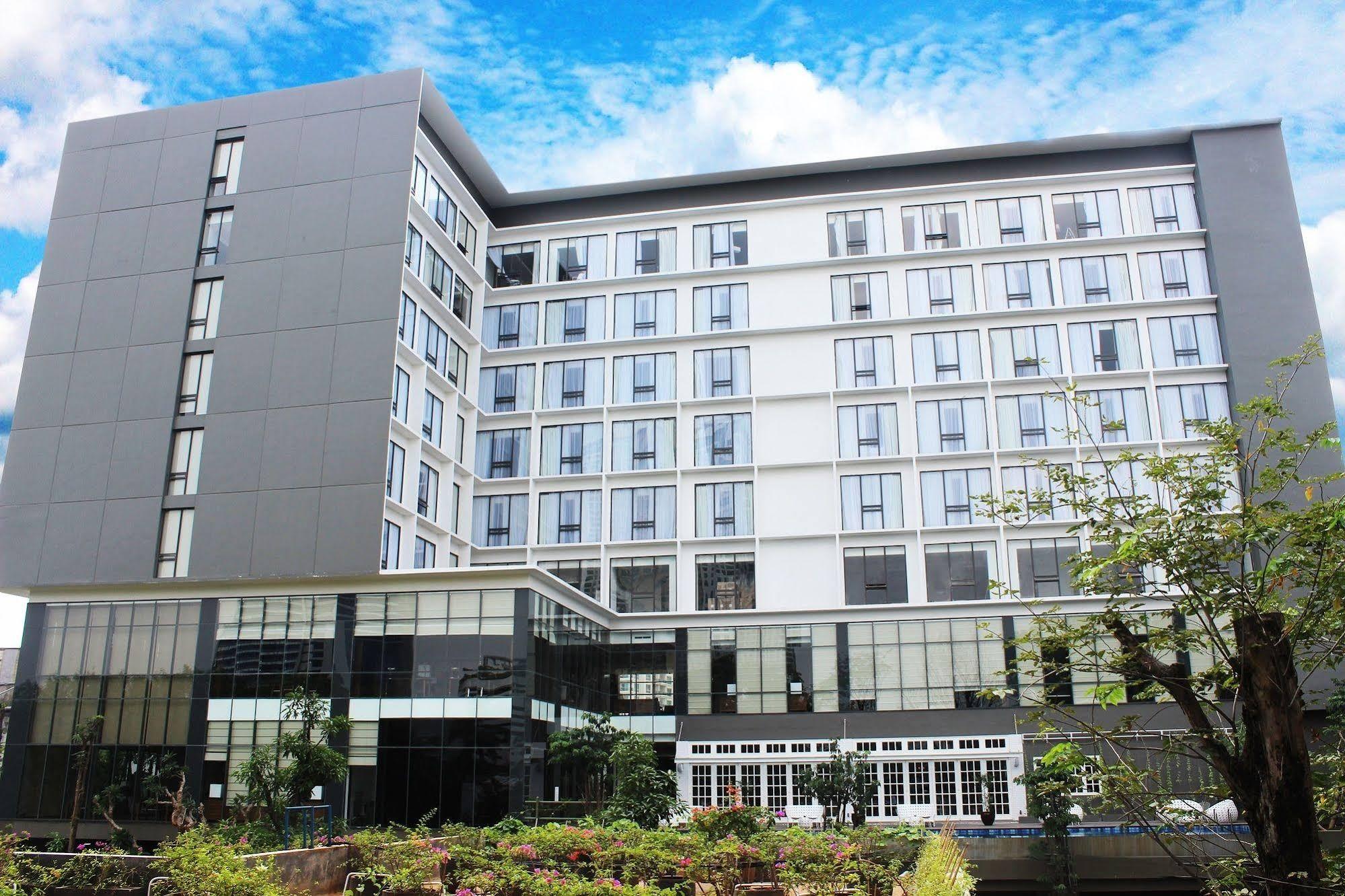 Veranda Pakubuwono Hotel 4*